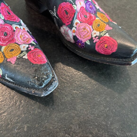 Lane Boots – Black Leather & Embroidered Cowgirl Boots - Picture 2 of 4